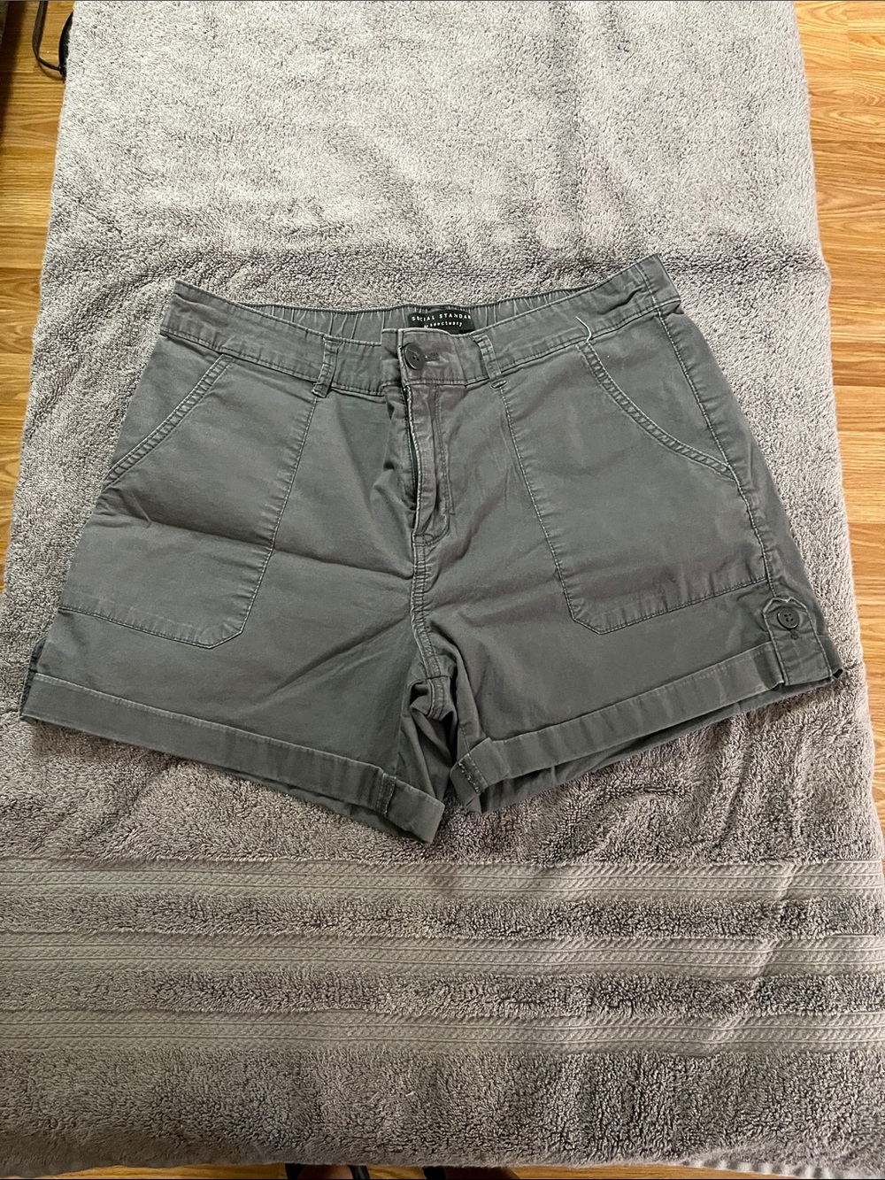 Sanctuary Gray Rolled Cuff Utility Bermuda Shorts